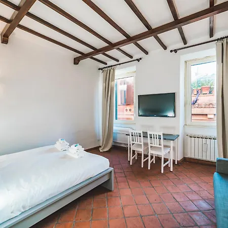 The Yellow Nest - In Trastevere *