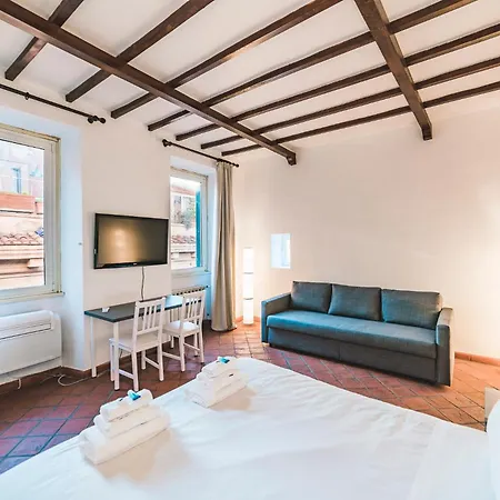 The Yellow Nest - In Trastevere