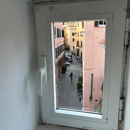 The Yellow Nest - In Trastevere
